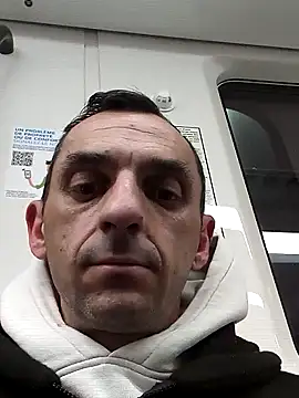 hotmen83 online show from April 2026 10:32:01 PM