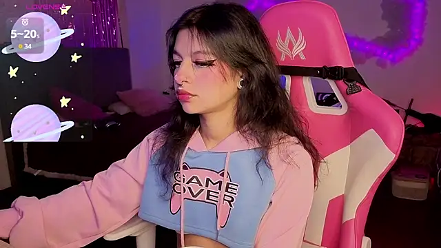 larah uwu online show from March 2026 08:30:02 PM