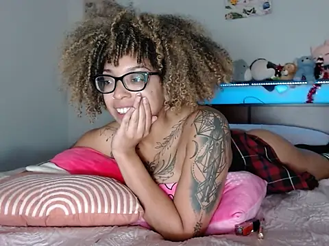 Snapshot of Cherribombzz chatting on March 2026 05:15:01 PM Cherribombzz online show from March 2026 05:15:01 PM