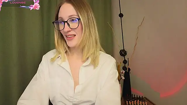 BiancaHelo online show from September 2025 11:24:02 AM