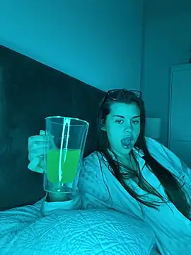 Snapshot of AlitaNova chatting on November 2025 08:55:01 PM AlitaNova online show from November 2025 08:55:01 PM