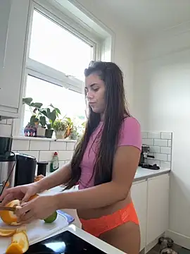 Snapshot of AlitaNova chatting on November 2025 10:02:02 AM AlitaNova online show from November 2025 10:02:02 AM