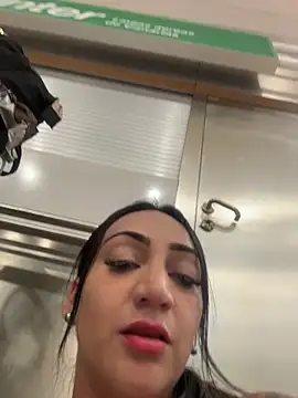 Ninabigtitied online show from November 2025 01:06:02 AM