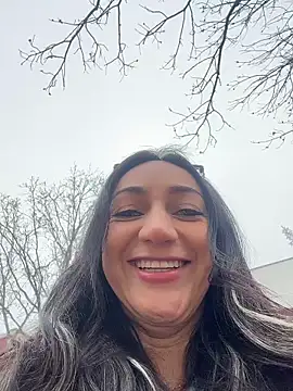 Ninabigtitied online show from November 2025 09:42:02 AM