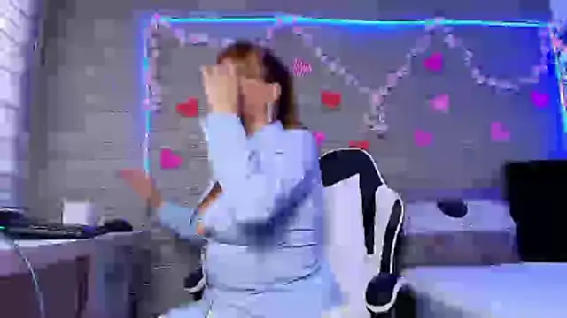 naomi diamond  online show from December 2025 01:09:01 PM