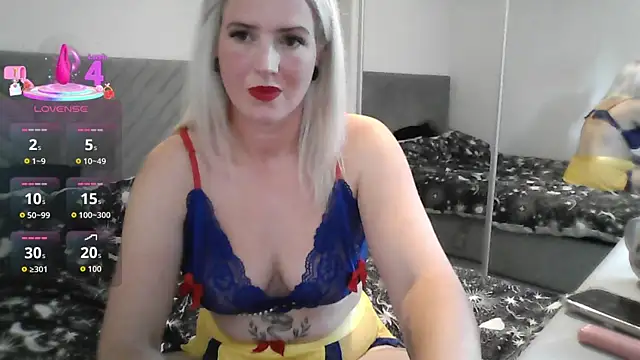 Snapshot of BlondeBells chatting on September 2025 10:05:02 AM BlondeBells online show from September 2025 10:05:02 AM