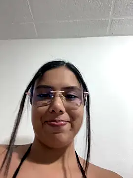 Snapshot of LICEET chatting on November 2025 01:20:02 AM LICEET online show from November 2025 01:20:02 AM