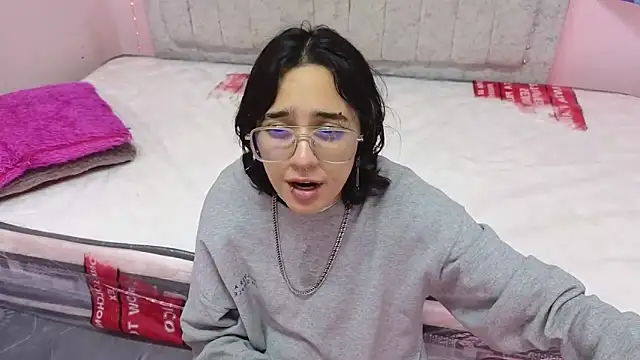 Snapshot of katalinathxandbritney1 chatting on September 2025 09:58:01 PM katalinathxandbritney1 online show from September 2025 09:58:01 PM