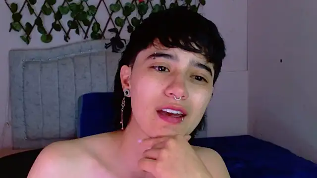 Snapshot of katalinathxandbritney1 chatting on December 2025 01:21:02 AM katalinathxandbritney1 online show from December 2025 01:21:02 AM