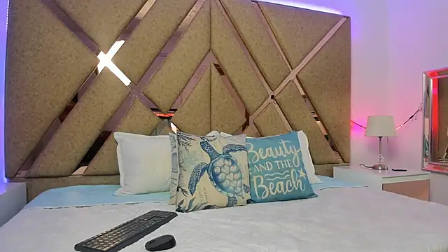 BelhaLawuo online show from November 2025 04:30:01 PM