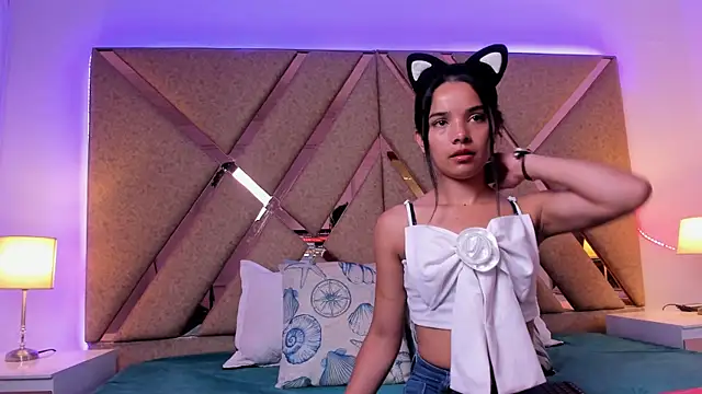 BelhaLawuo online show from December 2025 07:44:01 PM