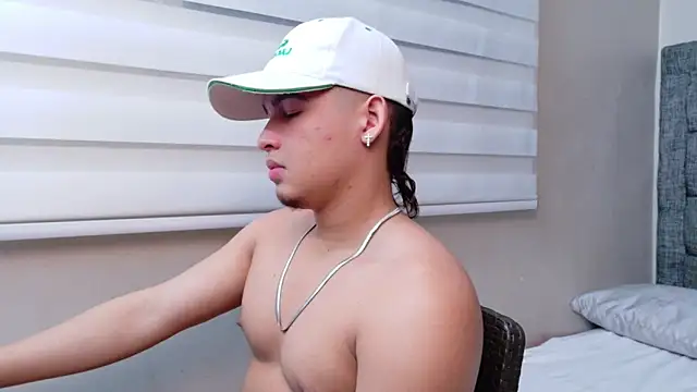 Riky Strong online show from November 2025 03:23:02 AM