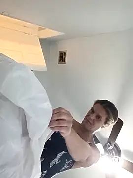 sarahkat86 online show from February 2026 12:31:01 AM