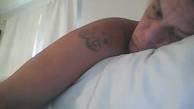 sarahkat86 online show from April 2026 11:37:02 AM