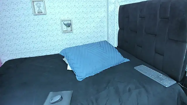 lisa logan online show from January 2026 04:51:01 AM