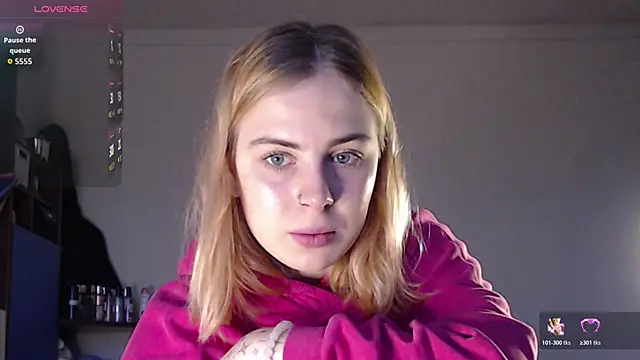 Snapshot of Alismoona chatting on November 2025 08:27:01 AM Alismoona online show from November 2025 08:27:01 AM