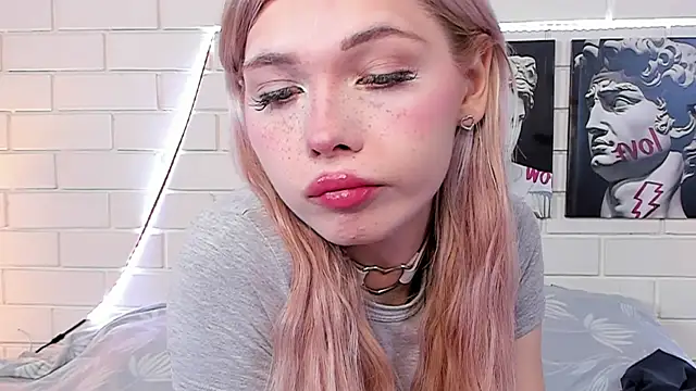 Snapshot of Blondy_Fina chatting on September 2025 04:45:02 AM Blondy Fina online show from September 2025 04:45:02 AM