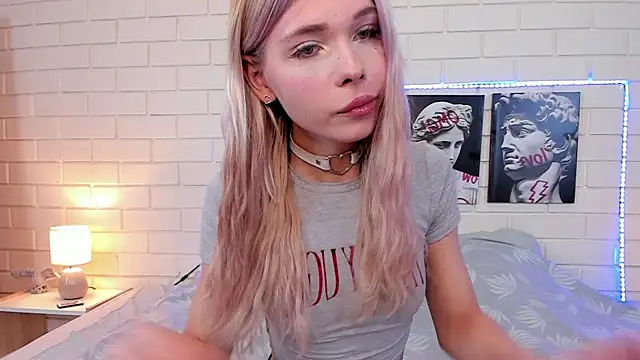 Snapshot of Blondy_Fina chatting on September 2025 04:55:02 AM Blondy Fina online show from September 2025 04:55:02 AM