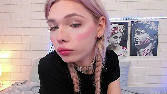 Snapshot of Blondy_Fina chatting on September 2025 04:45:02 AM Blondy Fina online show from September 2025 04:45:02 AM