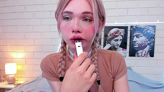 Snapshot of Blondy_Fina chatting on September 2025 04:36:02 AM Blondy Fina online show from September 2025 04:36:02 AM