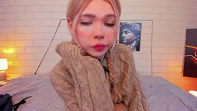 Snapshot of Blondy_Fina chatting on September 2025 04:39:02 AM Blondy Fina online show from September 2025 04:39:02 AM