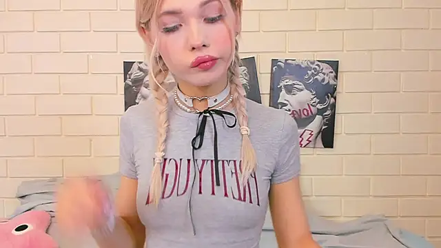 Snapshot of Blondy_Fina chatting on October 2025 04:46:02 AM Blondy Fina online show from October 2025 04:46:02 AM