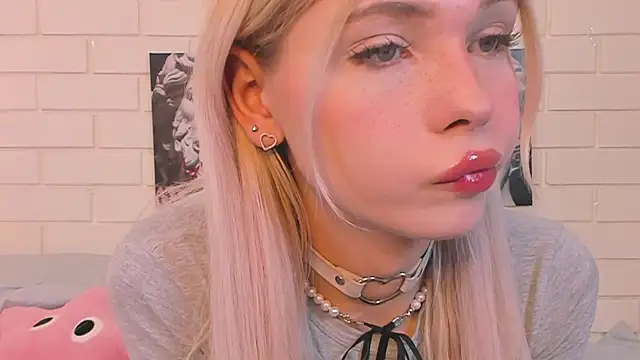 Snapshot of Blondy_Fina chatting on October 2025 04:53:01 AM Blondy Fina online show from October 2025 04:53:01 AM