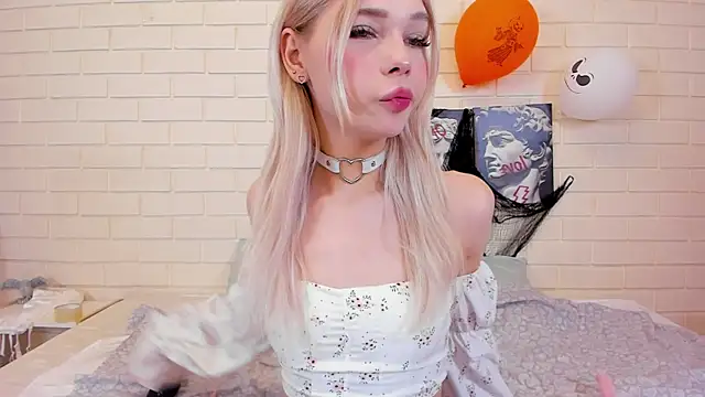 Snapshot of Blondy_Fina chatting on November 2025 04:46:01 AM Blondy Fina online show from November 2025 04:46:01 AM