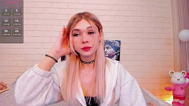 Snapshot of Blondy_Fina chatting on December 2025 04:17:02 AM Blondy Fina online show from December 2025 04:17:02 AM