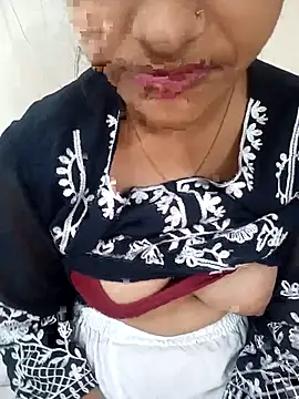 Neha Tyagi online show from October 2025 05:17:02 AM