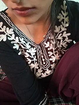 Neha Tyagi online show from November 2025 05:20:01 AM