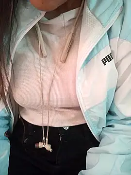 Neha Tyagi online show from November 2025 05:32:02 AM