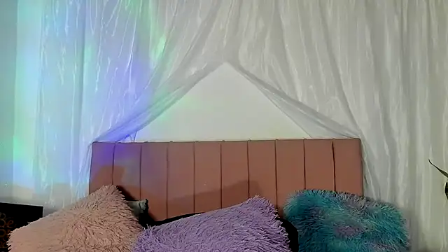 Snapshot of Tania_xw chatting on November 2025 03:06:01 AM Tania xw online show from November 2025 03:06:01 AM