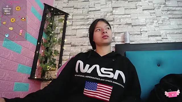 Snapshot of maily_can chatting on November 2025 01:11:01 PM maily can online show from November 2025 01:11:01 PM