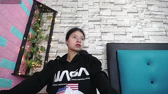 Snapshot of maily_can chatting on November 2025 01:00:02 PM maily can online show from November 2025 01:00:02 PM