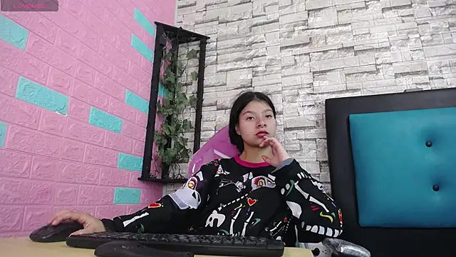 Snapshot of maily_can chatting on November 2025 12:49:02 PM maily can online show from November 2025 12:49:02 PM