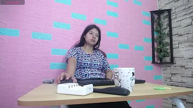 Snapshot of maily_can chatting on November 2025 12:51:01 PM maily can online show from November 2025 12:51:01 PM