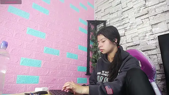 Snapshot of maily_can chatting on November 2025 12:30:01 PM maily can online show from November 2025 12:30:01 PM