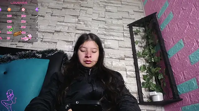 Snapshot of maily_can chatting on December 2025 12:42:02 PM maily can online show from December 2025 12:42:02 PM