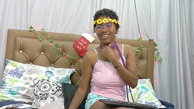 Snapshot of didoelizabeth chatting on December 2025 01:37:02 PM didoelizabeth online show from December 2025 01:37:02 PM