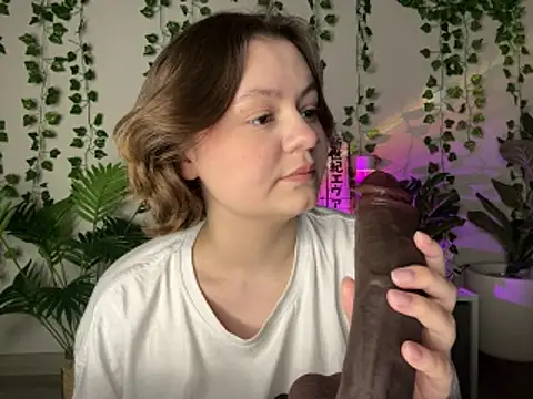 MoonIvy  online show from January 2026 07:18:01 PM