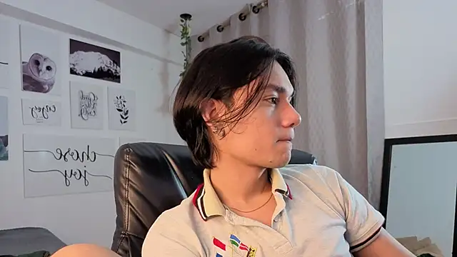 Snapshot of davoxer chatting on December 2025 03:01:02 AM davoxer online show from December 2025 03:01:02 AM