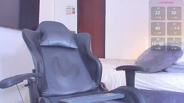 Snapshot of RJBarto chatting on October 2025 04:52:01 PM RJBarto online show from October 2025 04:52:01 PM