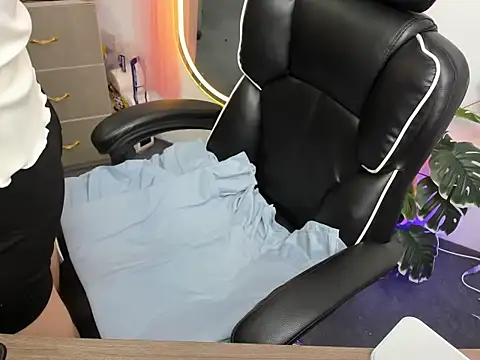 Snapshot of Xiao_cute chatting on November 2025 03:22:01 PM Xiao cute online show from November 2025 03:22:01 PM