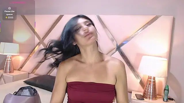 Snapshot of VioletLux chatting on October 2025 07:44:02 PM VioletLux online show from October 2025 07:44:02 PM