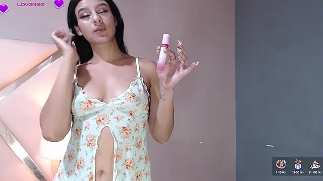 Snapshot of VioletLux chatting on October 2025 07:45:02 PM VioletLux online show from October 2025 07:45:02 PM