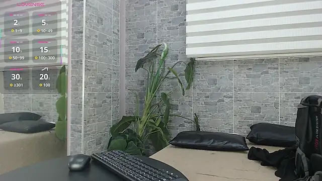 Snapshot of VioletLux chatting on November 2025 07:35:02 PM VioletLux online show from November 2025 07:35:02 PM