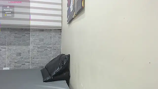 Snapshot of VioletLux chatting on November 2025 07:37:02 PM VioletLux online show from November 2025 07:37:02 PM