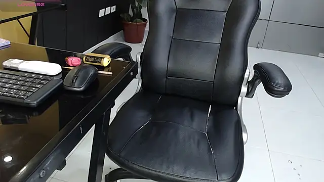 Snapshot of VioletLux chatting on December 2025 12:42:01 AM VioletLux online show from December 2025 12:42:01 AM