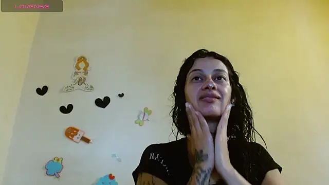 Akasha001 online show from November 2025 06:40:01 PM